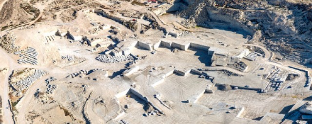 Piedra Natural Bateig presenta un nuevo plan para regularizar y restaurar su explotación de Elda 