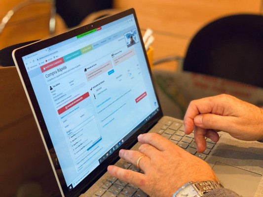 Alzira posa en marxa la seua propia plataforma de venda online per al comerç local