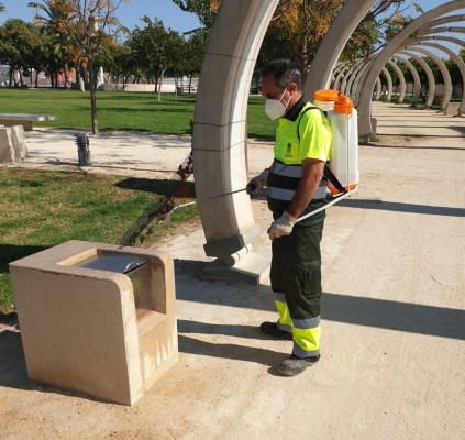 San Vicente refuerza la desinfección en vía pública, parques y edificios de las fuerzas de seguridad