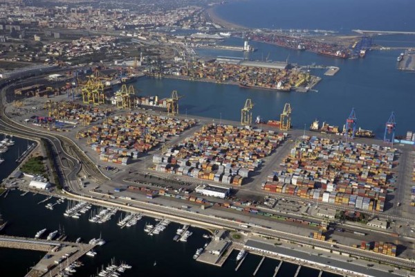 Las empresas rechazan la huelga de la estiba porque solo persigue 