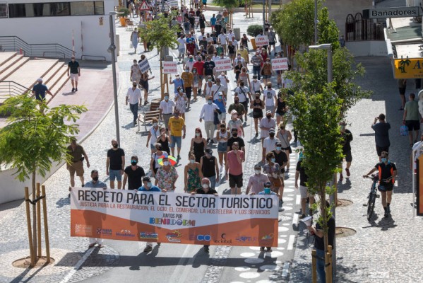 Los bares de Benidorm, sin gente en el puente ni confianza en mejorar en las fiestas patronales