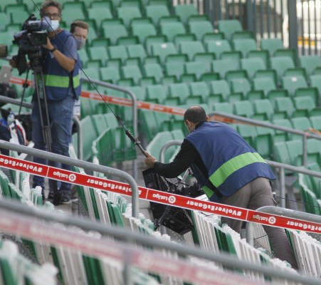La 'SkyCam' se viene abajo durante el Betis-Elche obligando a interrumpir el juego