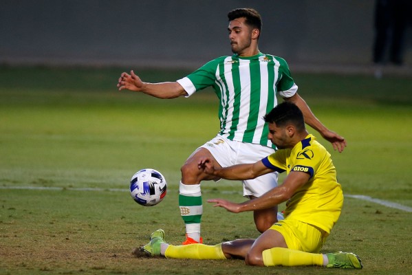 El portero Iván Martínez se viste de héroe y el Lorca empata en su visita al Betis Deportivo (0-0)
