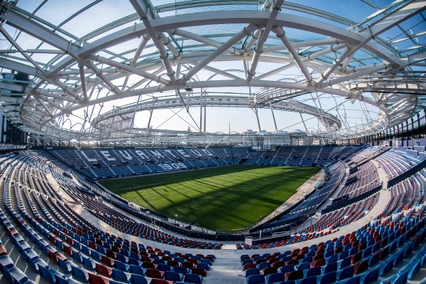 El Ciutat de València ya luce su nuevo césped 