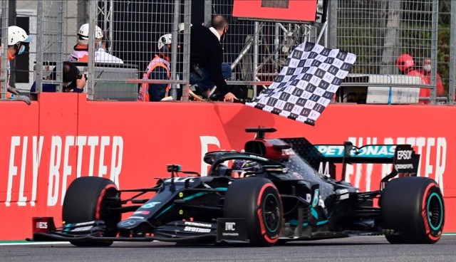 Hamilton se impone en Imola y Mercedes gana el título de constructores
