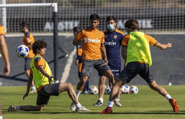 El VCF Mestalla busca confirmar el buen inicio de temporada con una victoria ante el Hércules en el Antonio Puchades
