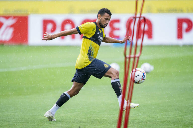 El Villarreal pierde a Coquelin y Foyth por lesiones musculares