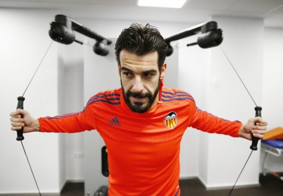 Negredo apura sus opciones de estar contra el Lyon