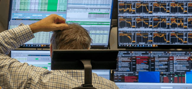 El Ibex 35 baja un 3,9% en octubre y se desploma un 32% en lo que va de año