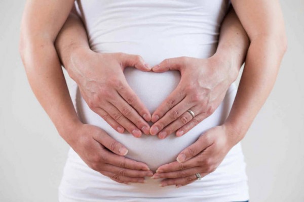 El 67% de las españolas de 30 años quieren ser madres y el 61% cree que gestará sin problema