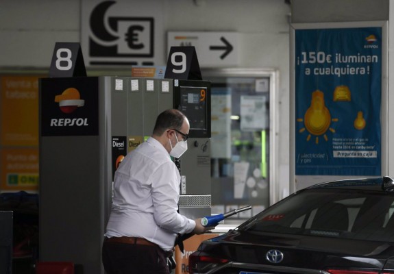 El consumo de combustibles de automoción cae un 9,8% en el tercer trimestre, su peor dato en seis años