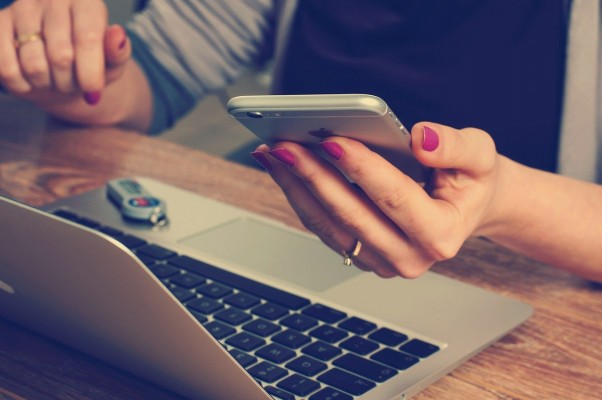 Cuando las tareas se hacen con un 'clic': digitalización y sedentarismo