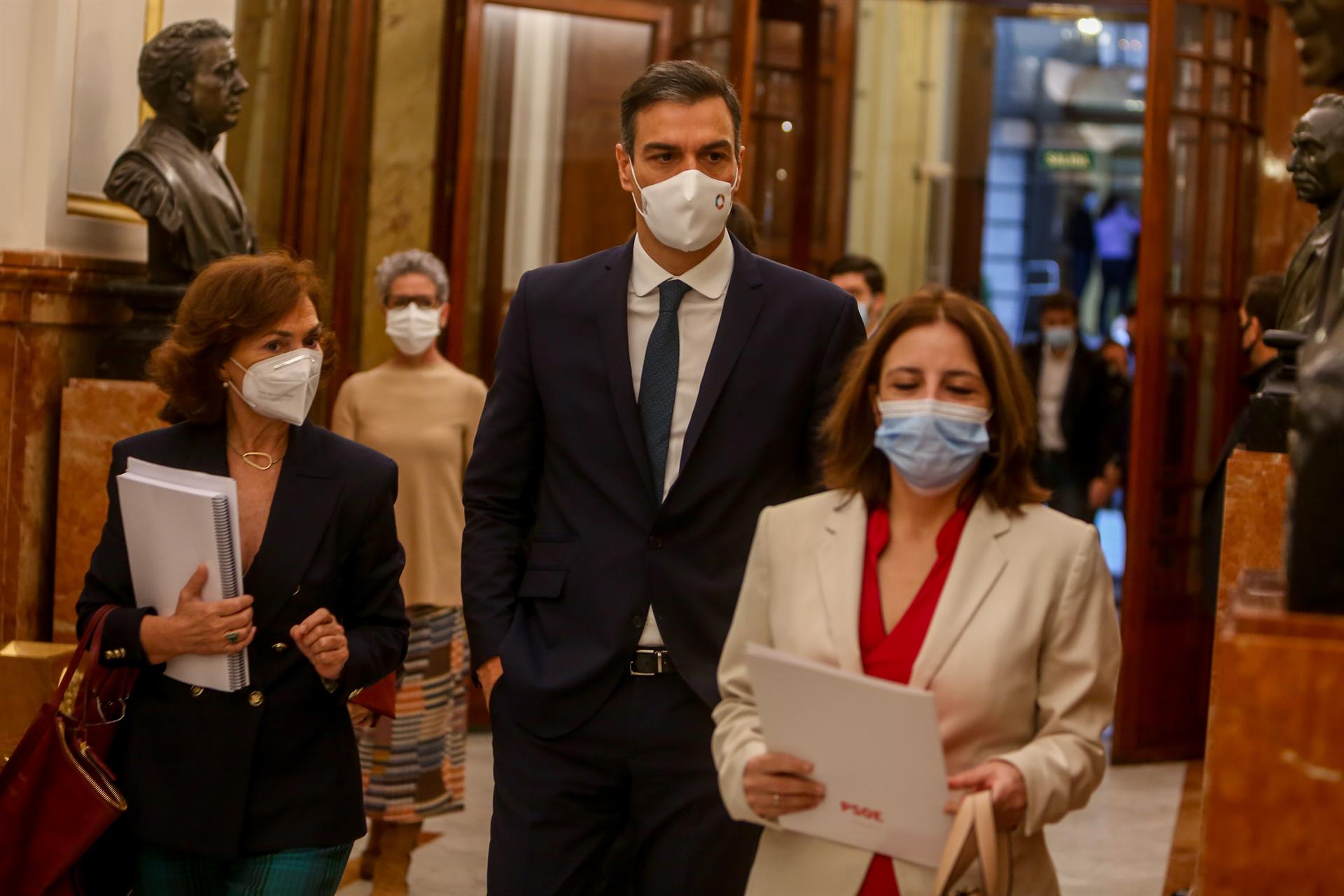 La vicepresidenta, Carmen Calvo; el presidente, Pedro Sánchez; y la vicesecretaria General del PSOE, Adriana Lastra,Foto:R.RUBIO (EP) - 