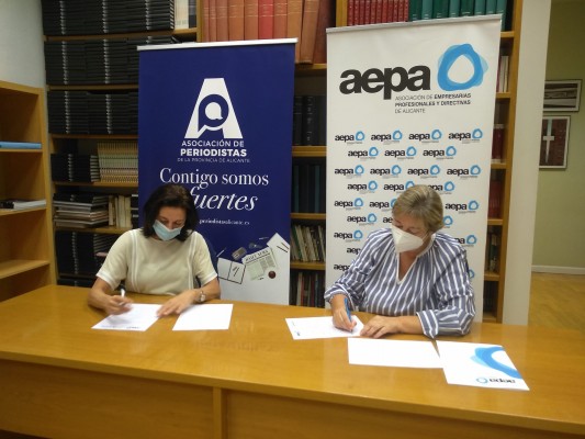 La Asociación de Periodistas y AEPA firman un convenio de colaboración