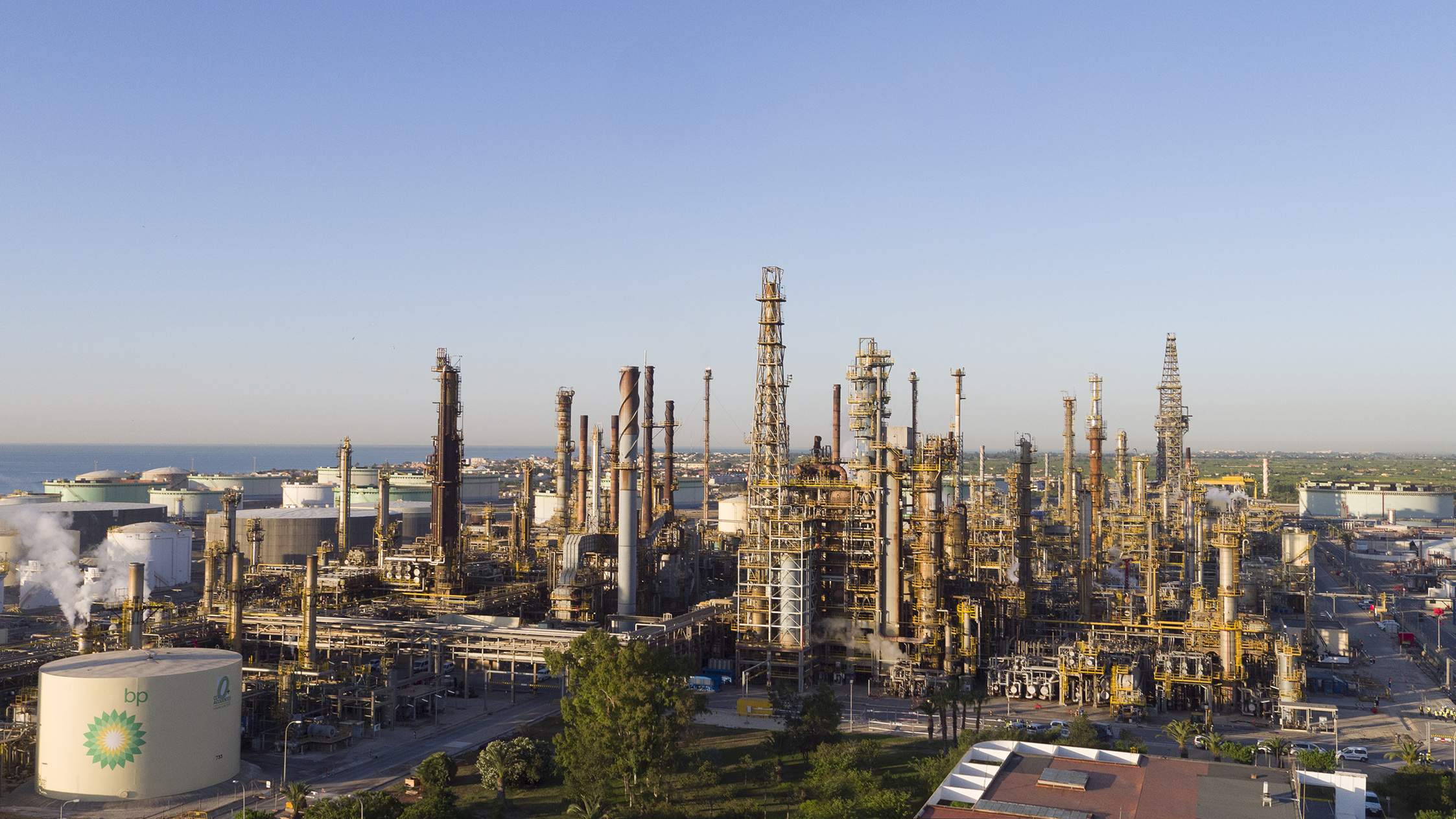 BP España factura 300 millones más por la compra de gasolineras pero sus beneficios caen a la mitad