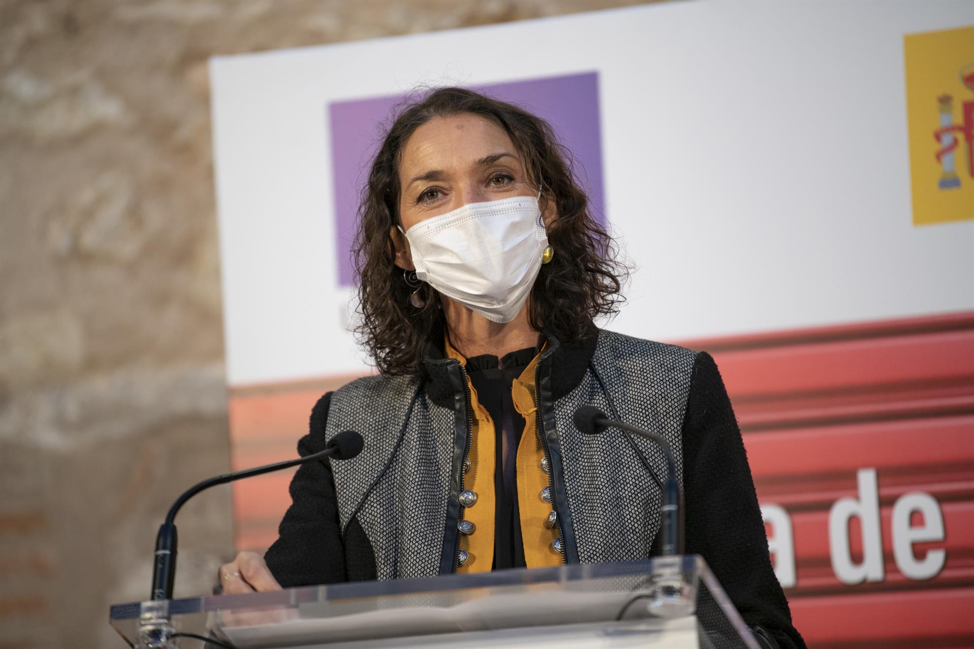 Reyes Maroto convocará a las CCAA y la FEMP para analizar un plan de apoyo a la hostelería