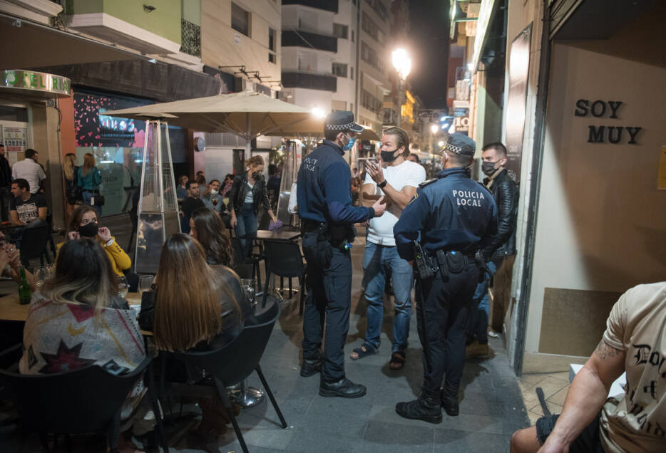 La provincia de Alicante registra 400 casos de covid y ocho fallecidos con tres brotes en Elche y Petrer 