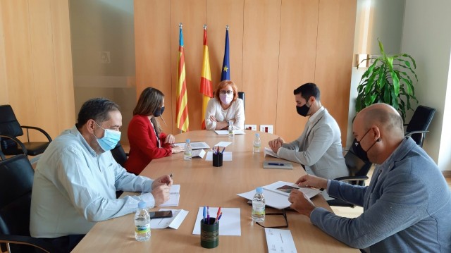 Oliva expone sus proyectos de futuro a Gloria Calero 