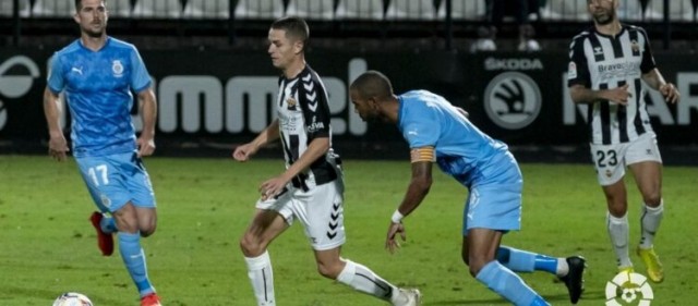 Castellón y Almería pugnan por mantener distancia con el descenso