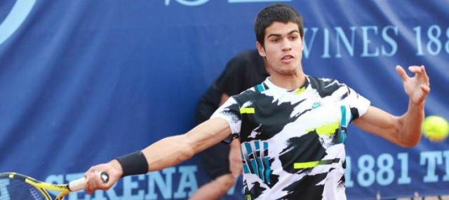 Alcaraz pierde un partido que tenía muy encarrilado en la primera ronda del ATP de Marbella