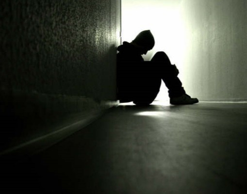 Los jóvenes solitarios tienen más riesgo de estar cansados y tener problemas de sueño