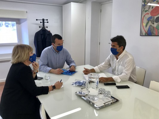 Mazón lleva a las diputaciones de Valencia y Castellón su propuesta de rebaja del recargo del IAE 