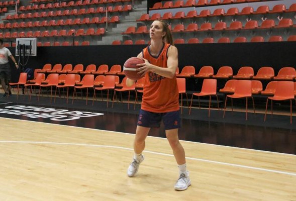La murciana Laura Gil es citada con una selección que prepara el Eurobasket y los Juegos