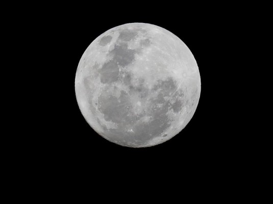 La NASA confirma la existencia de agua en la Luna