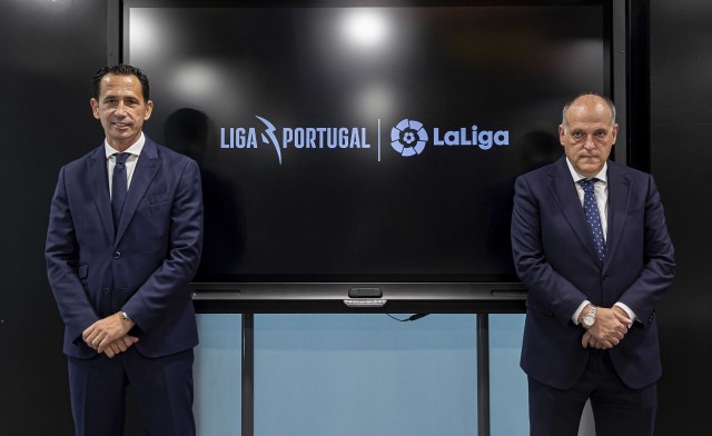 Tebas pide retrasar el toque de queda por el regreso de los equipos visitantes