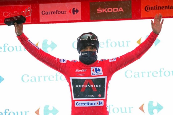 Richard Carapaz, del rosa al rojo
