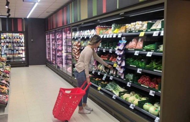 Eroski, Supersol y Mercadona, las cadenas que más han subido sus precios, según la OCU