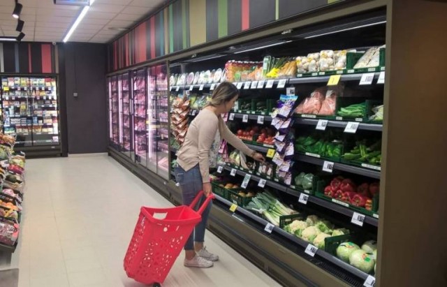 Eroski, Supersol y Mercadona, las cadenas que más han subido sus precios, según la OCU