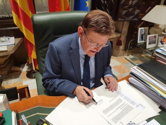 Puig firma un decreto que ratifica el 'toque de queda' en la Comunitat de las 00 a las 6 horas