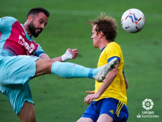 El Villarreal pierde la opción del liderato ante un rocoso Cádiz