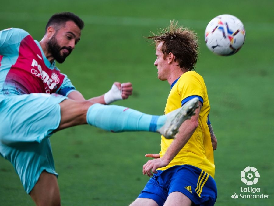 El Villarreal pierde la opción del liderato ante un rocoso Cádiz