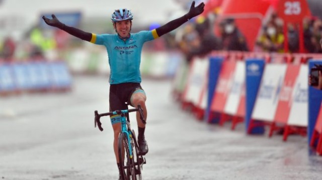 El español Ion Izagirre gana en Formigal y Carapaz se pone líder de la Vuelta