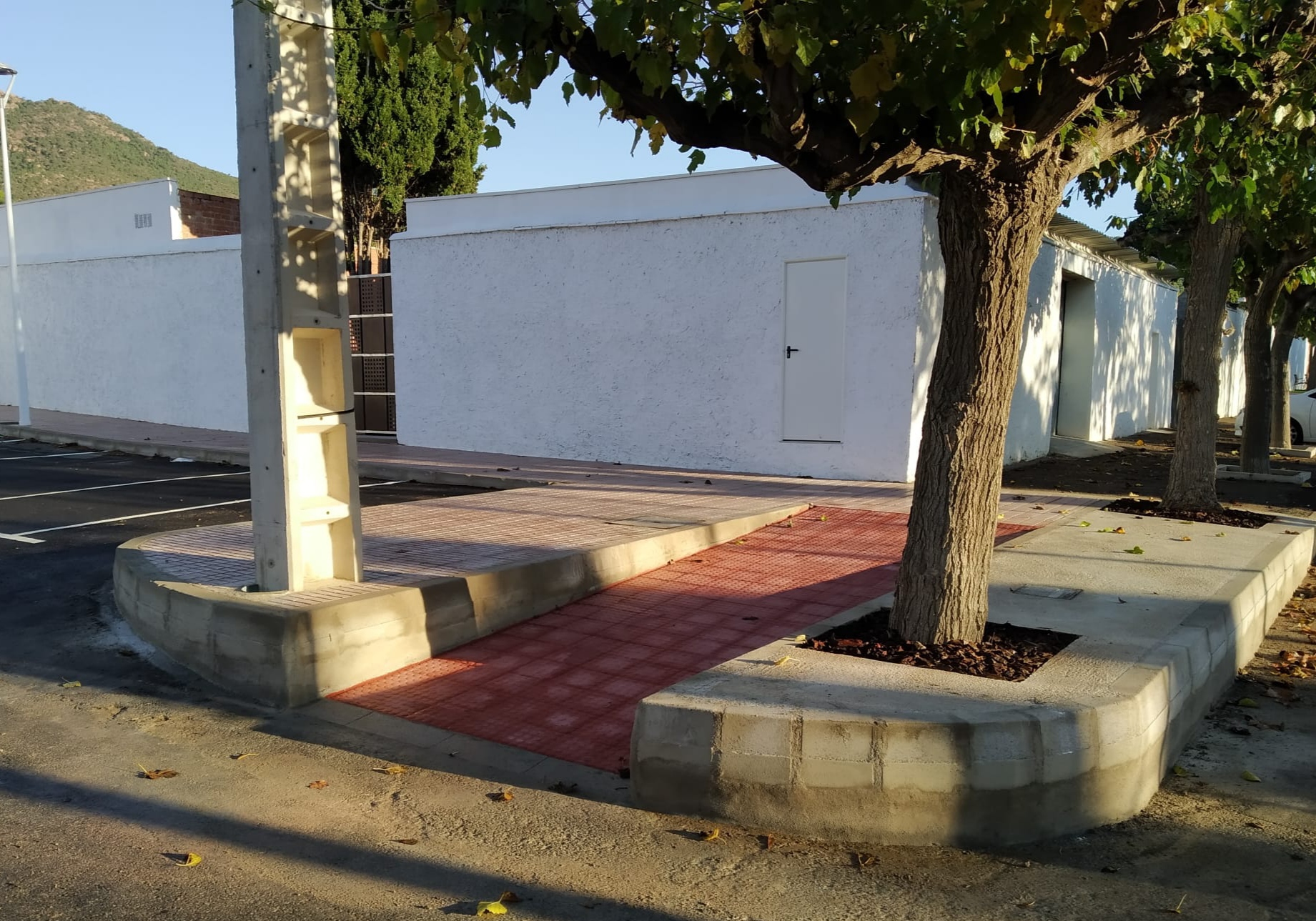 	Benicàssim habilita una rampa en el acceso a la ampliación del cementerio municipal