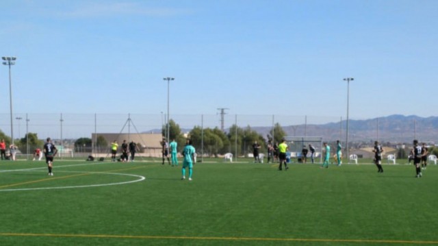 El Lorca Deportiva, que se adelanta en el primer minuto, salva un punto in extremis (2-2)