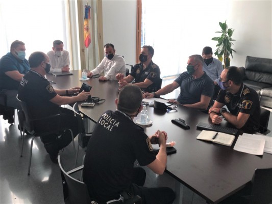 Elche duplica efectivos policiales para hacer cumplir el toque de queda decretado por la Generalitat