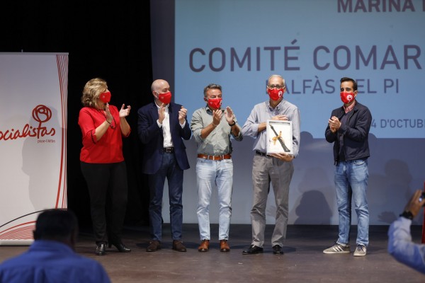 Emotivo reconocimiento de la familia socialista a la trayectoria política de Agustín Navarro

