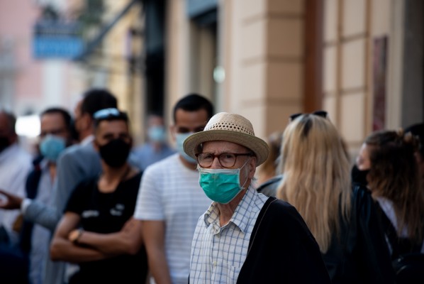 La Comunitat Valenciana recibe el 'toque de queda' con récord semanal de contagios y defunciones