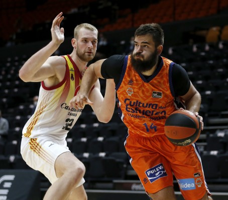 La garra de Kalinic y el liderazgo de Dubljevic conjugan la remontada de Valencia Basket