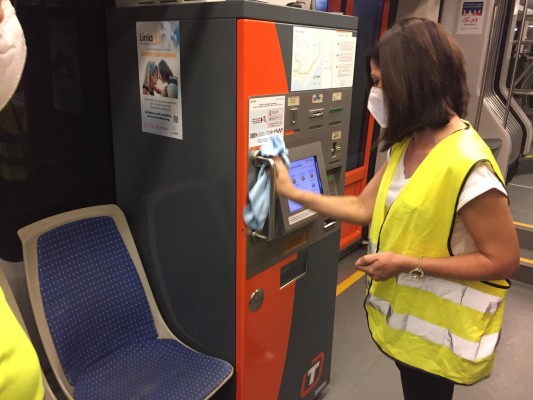 FGV refuerza los trabajos de limpieza en el Tram en prevención del covid-19