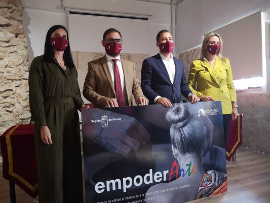 El proyecto 'Empoderarte' formará a 180 mujeres vulnerables en oficios artesanos