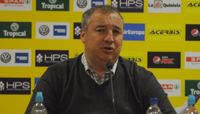 Las Palmas no revela el nuevo entrenador y hará entre tres y cinco fichajes