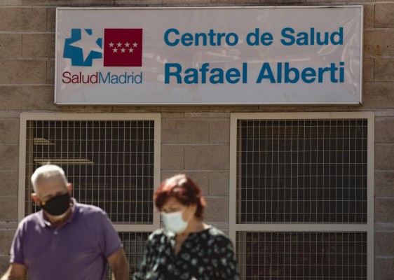 Madrid prohíbe todas las reuniones desde las 00 a las 6 horas y vuelve a restringir movilidad por zonas 