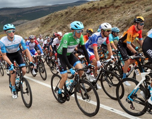 Dan Martin estrena la cima de Laguna Negra y Roglic sigue líder
