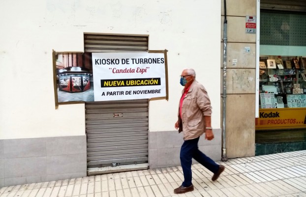 Los turroneros 'expulsados' del Mercado Central se reubican: Candela Espí reabre en Constitución