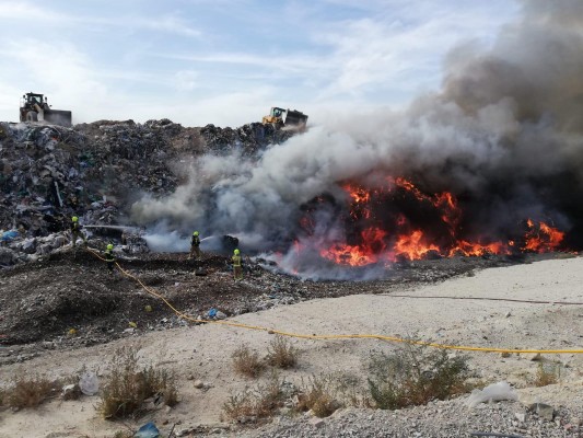 Los vecinos de Fontcalent apuntan a una gestión ineficiente como causa del incendio del vertedero