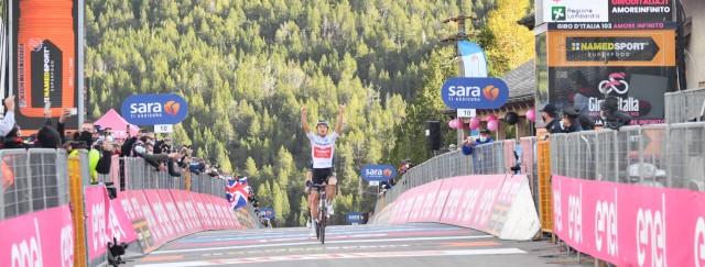Hindley se impone en el Stelvio y Kelderman le arrebata el rosa a Almeida 